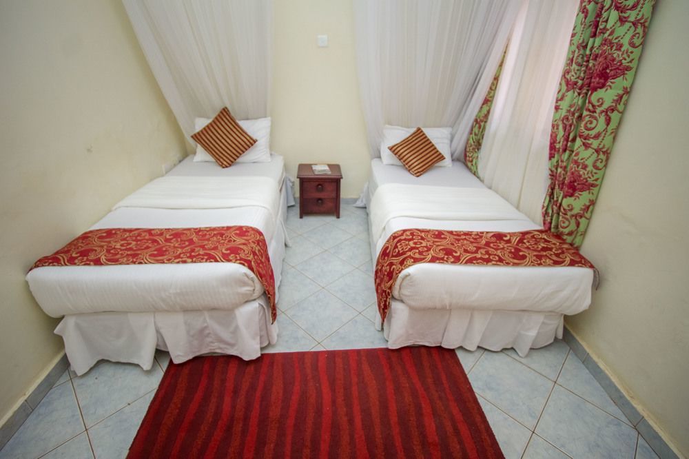 Al-Nisaa Hotel And Spa Jinja Exterior photo